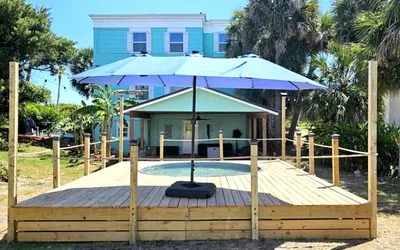 Beach Gangsta's Paradise, fire pit, cowboy pool, pool table