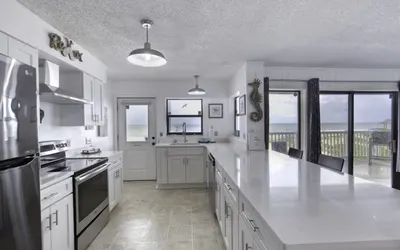 6 Bedroom, Huge Decks, Pets, Oceanfront!