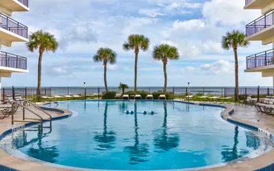 Sunny Ormond Beach SOB Condo, Pool, No Drive Beach