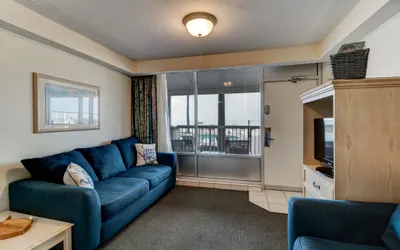 Seahorse Oceanfront with Balcony Sleeps 6 Kitchenette