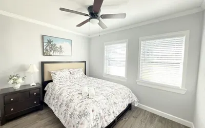 1 minute to beach - Brand new house