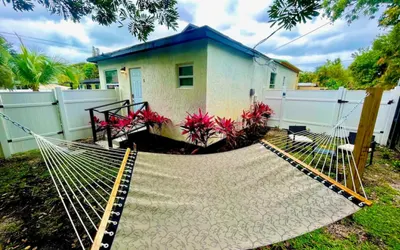 Moody Stoody-O Near Las Olas Beach & Holiday Park