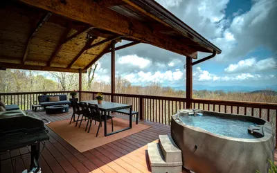 Hot Tub • Firepit • Views • Deck • Dog Friendly