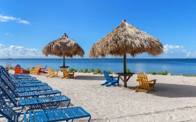 All Waterfront Community- Heated Pool- Near BUCS Stadium