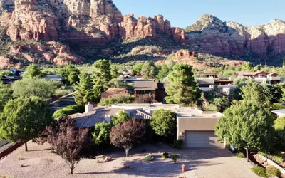 Luxury Home- outdoor sauna views and nearby trails
