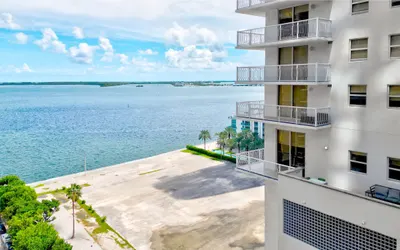 Brickell Oasis:5BR, Free Parking, Pool, Gym & More