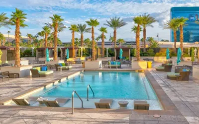 Ultimate Vegas Trip with Sphere View, Pool and Gym