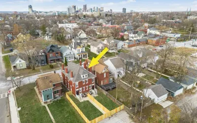 10) Downtown | 5 beds | Hot Tub | Pet Friendly