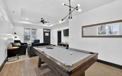 02) Downtown | 6 beds | Pool Table | Grill