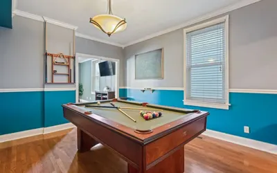 24) Downtown | Fenced Yard | 5 beds | Grill