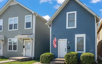 35) 6 Bedrooms - Downtown - Plenty of parking