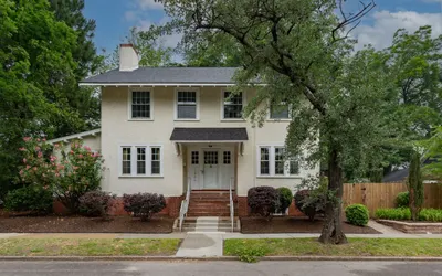 111) Massive 6 bedroom just a short drive to the beach!