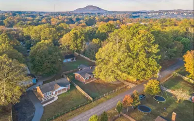 472) Cozy 5 Bedrooms | Spacious | Outdoor Area