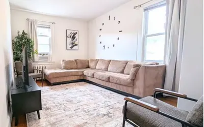 556e) 3 Cozy Bedrooms | Spacious | Bright