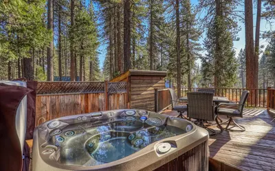 Tahoe Cabin Hot Tub Walk to Lake