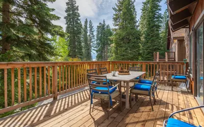 Lakeview House with Hot-Tub, Private Beach & Close