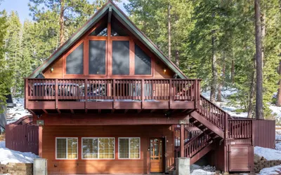 Deluxe Lakeview Cabin Hot-Tub