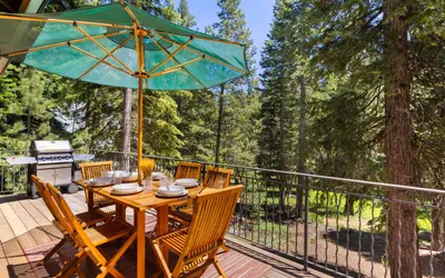 Luxury Tahoe Escape Minutes to Northstar Lake Bunkroom
