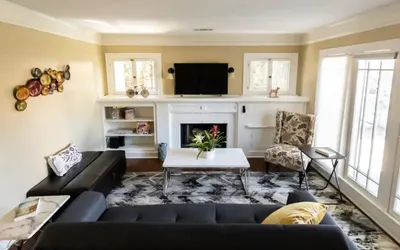 Quaint Updated 2-Bedroom House in Glendale (p2)