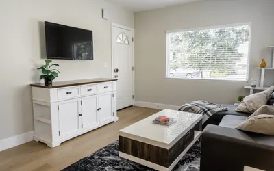 2BR GLENDALE HOUSE: FULLY REMODELED in 2024 w/ PRIVATE FENCED PATIO & PARKING p4