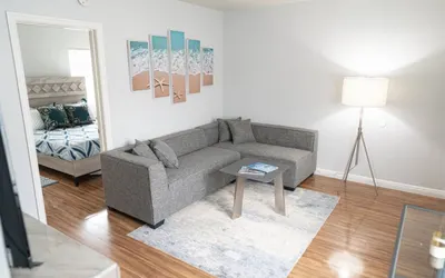 UPDATED 1-BEDROOM *HOUSE* IN GLENDALE with PRIVATE PATIO & PARKING (p5)