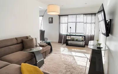 COZY URBAN RETREAT: NEWLY REMODELED 1BR NOHO APARTMENT w/ FENCED PATIO (p60)