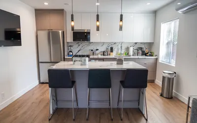 MODERN 1BR in TOLUCA LAKE FULLY RENOVATED/REMODELED IN 2023 w/ EV CHARGER (p69)