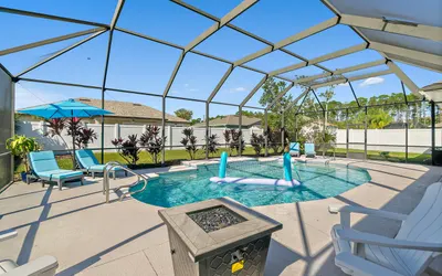 Sea LaVie - 5BR Family Retreat with Pool, Lanai, Bikes & Games