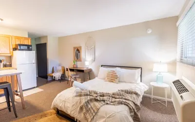 Buckeye Bliss Retreat: Steps from Campus & High St.