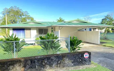 Laidback Island Living Close to Beach & Shopping