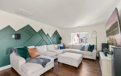 Movie Theater, Office, Pets! - Stunning Bend Home