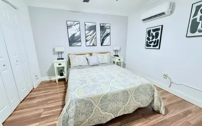 Private little Miami bungalow Tropical Park FIU WIFI FREE PARKING