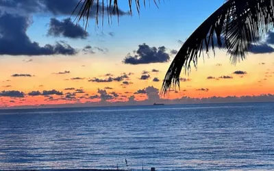 Oceanfront Pompano studio: kitchen, pool, for 4