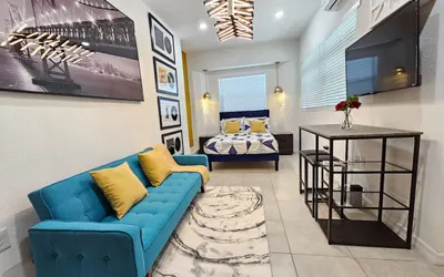 Central Vibrant Studio Triplex @Mills50