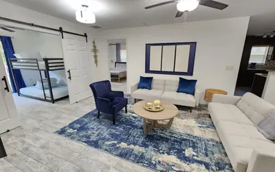 CasaDelaney DT Sodo district. Renovated Sleeps 16