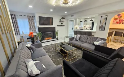 Stylish Duplex walkTO Lake Eola Orlando.  Sleeps 8