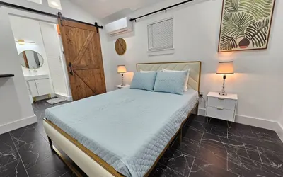 Comfy Tiny Home @WP. Large Private Deck+Queen bed