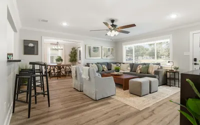 Helena Haven: Spacious 4BR/3BA, 5 King Beds, Pet-Friendly & Private Yard