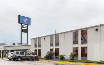 Motel 6 New Orleans, LA - Near Downtown