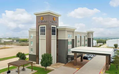 La Quinta Inn & Suites by Wyndham Denton - University Drive