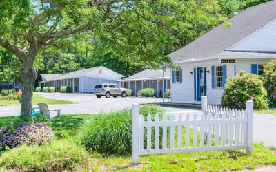 Blue Dolphin Inn