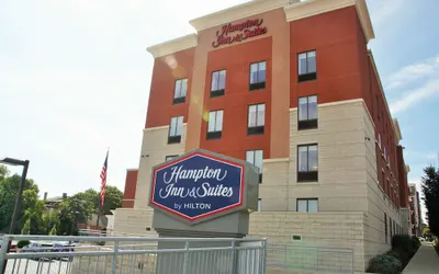 Hampton Inn & Suites Cincinnati/Uptown-University Area