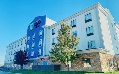 Holiday Inn Express And Suites Denton North, an IHG Hotel