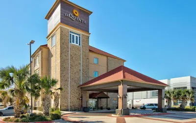 La Quinta Inn & Suites by Wyndham Dallas Grand Prairie South