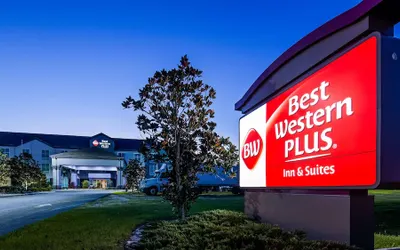 Best Western Plus Chain of Lakes Inn & Suites