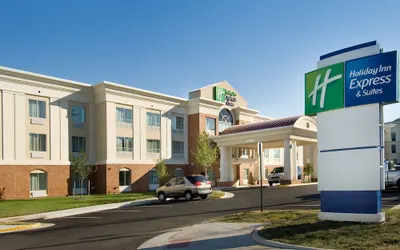 Holiday Inn Express & Suites Alexandria - Fort Belvoir, an IHG Hotel