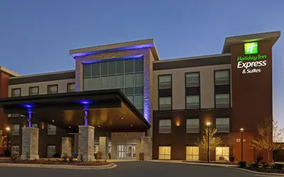 Holiday Inn Express & Suites Milwaukee - Brookfield, an IHG Hotel