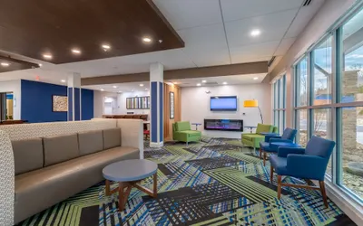 Holiday Inn Express & Suites Marion by IHG