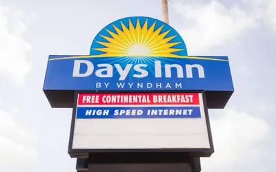 Days Inn by Wyndham Rosenberg