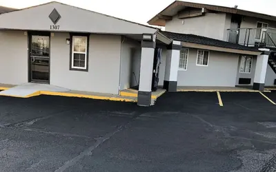 Deluxe Inn & Suites By OYO Miami OK